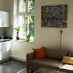 Bright & Lovely Centre Apartment