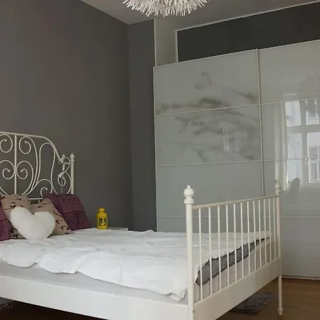 Bright & Lovely Centre Apartment Berlin